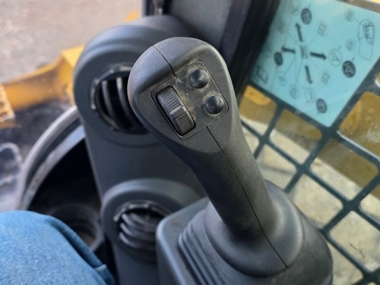 2022-caterpillar-272d3-image-48