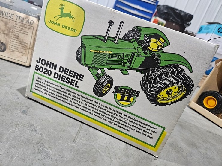 #975-•-john-deere-5020-diesel-series-ii-toy-tractor-image-2