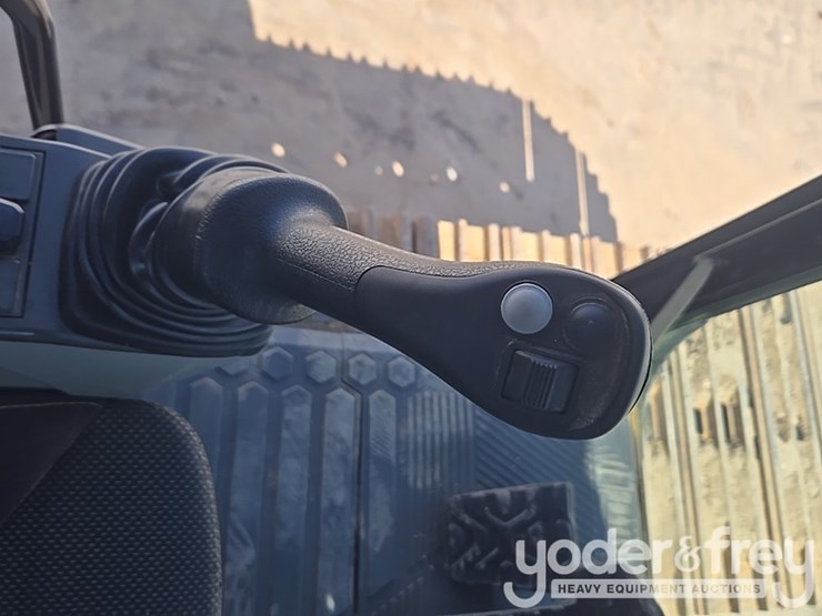 2019-caterpillar-336-image-94