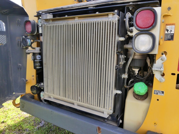 2022-deere-317g-image-9