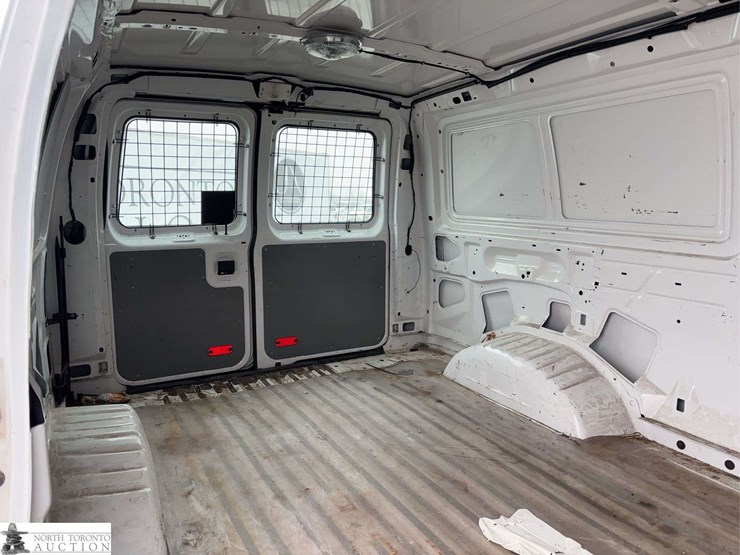 2011-ford-cargo-image-26