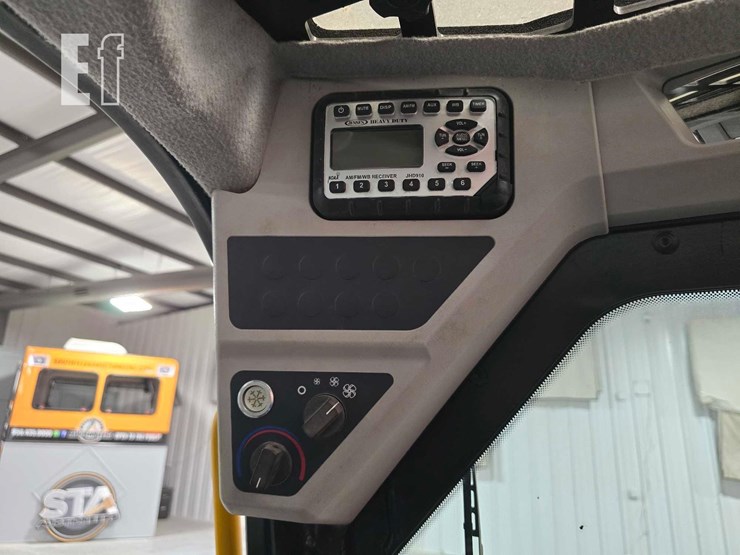 2021-jcb-3ts-8t-image-18