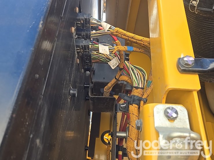 2017-caterpillar-336fl-image-32