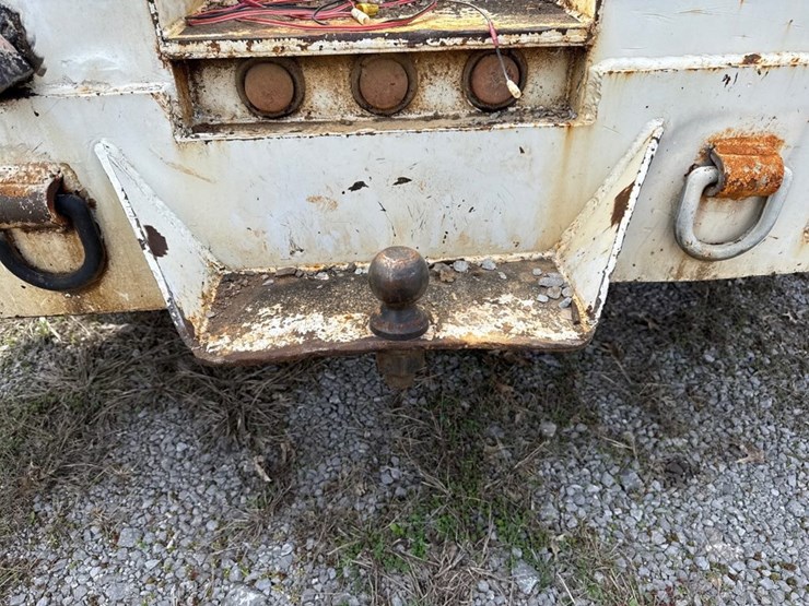 #31721-•-1989-mack-r690t-single-axle-fuel-truck-image-30