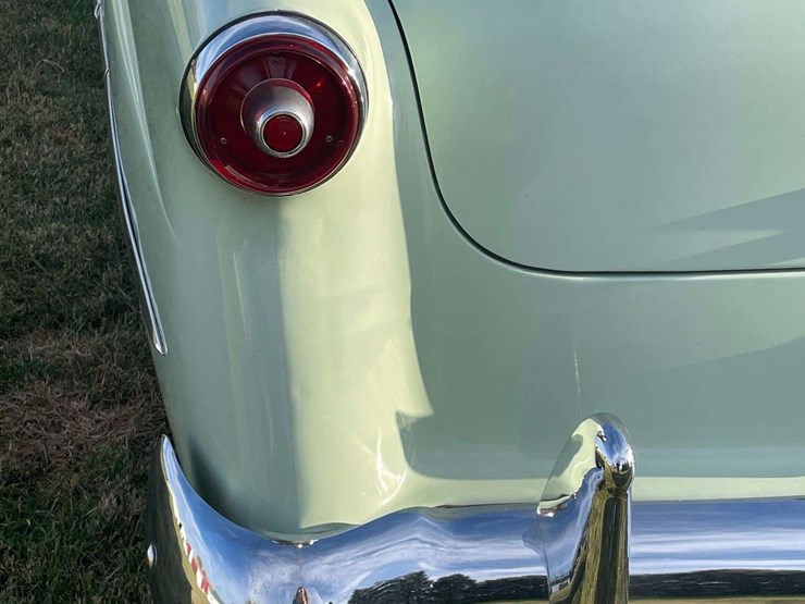 1953-ford-customline-sedan-image-31