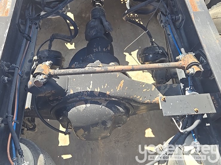 2011-freightliner-cascadia-125-image-28