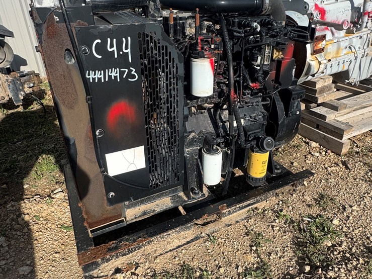 caterpillar-engine-image-1