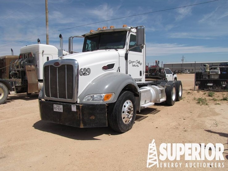 2010-peterbilt-384-image-1