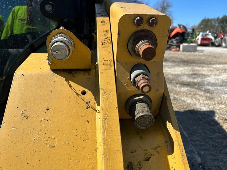 2015-caterpillar-289d-image-11