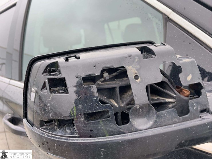 2017-chevrolet-tahoe-image-34