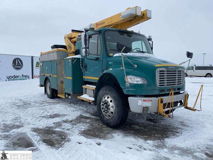 2011-freightliner-m2-106-image-8