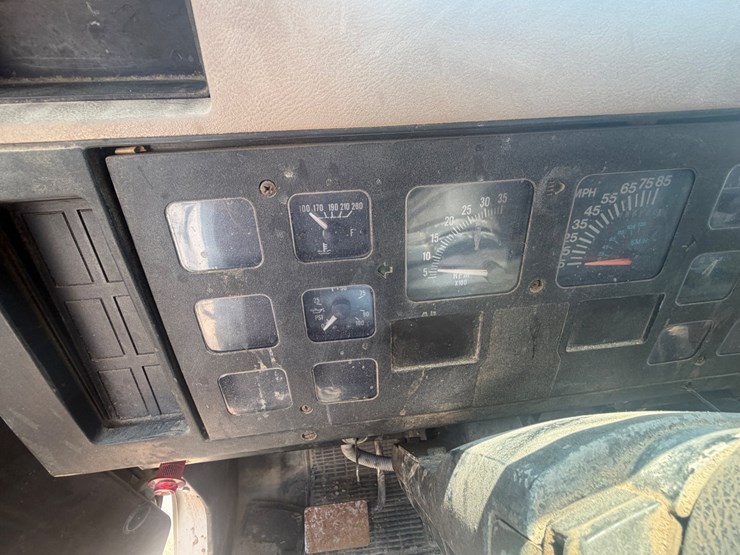 1990-international-4900-image-36