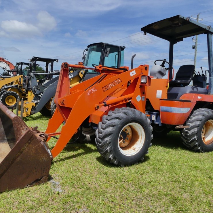 2001 KUBOTA R520