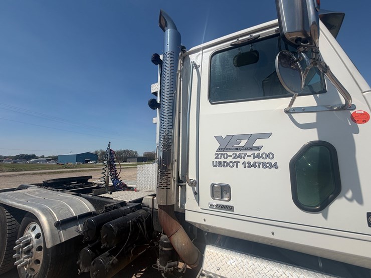 2016-western-star-4700-image-14