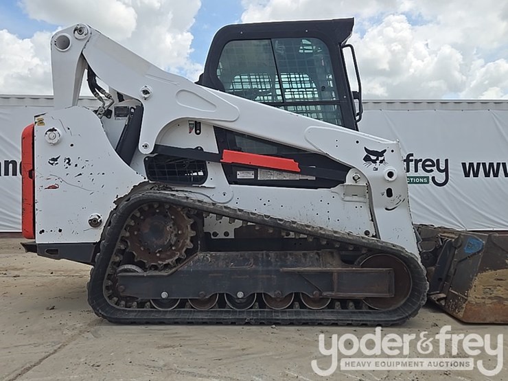 2021-bobcat-t740-image-15