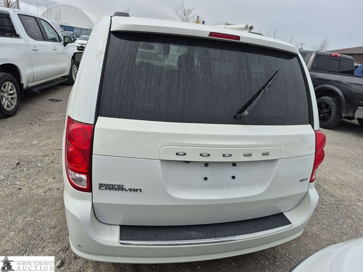 2020-dodge-grand-caravan-sxt-image-5