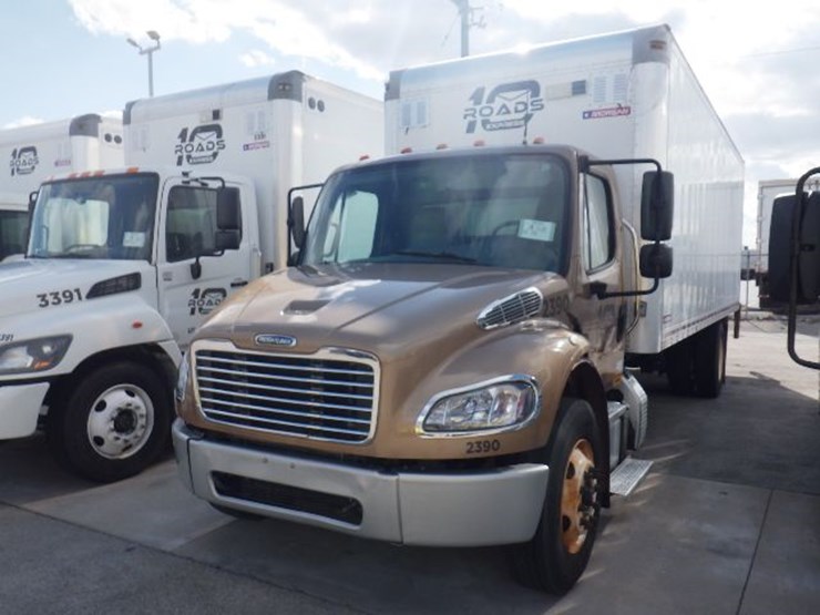 2019-freightliner-m2-106-image-1