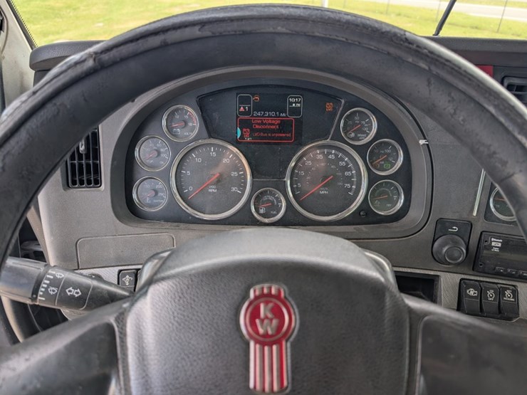 2017-kenworth-t880-image-19