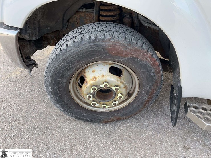 2013-ford-f350-image-26