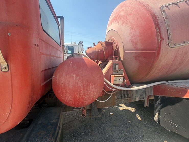 #31932-•-1986-mack-dm6-tandem-axle-concrete-truck-image-12