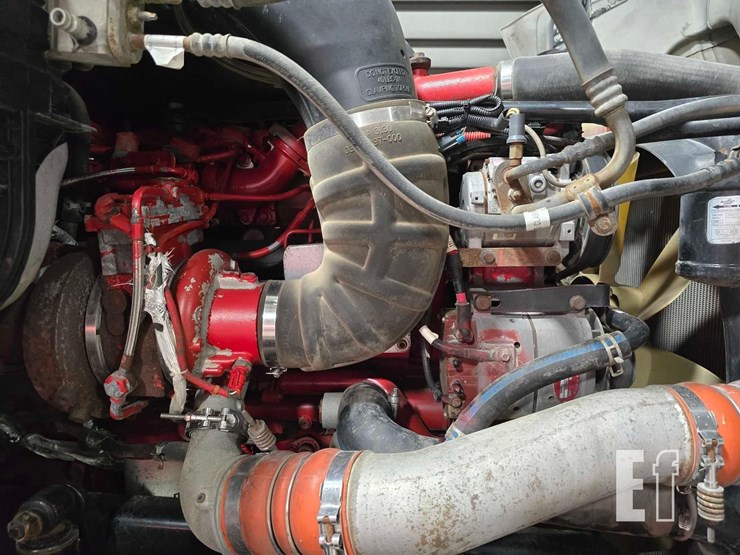 2014-freightliner-cascadia-125-image-19