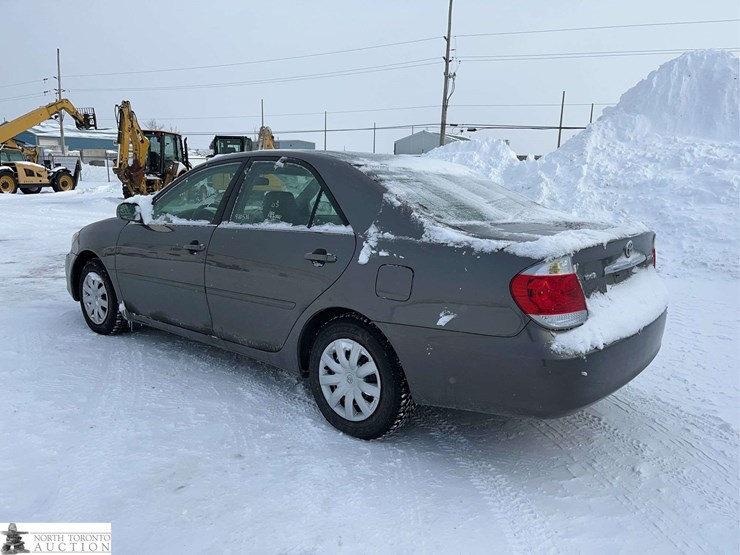 non-operable-2005-toyota-camry-4dr-sedan-image-6