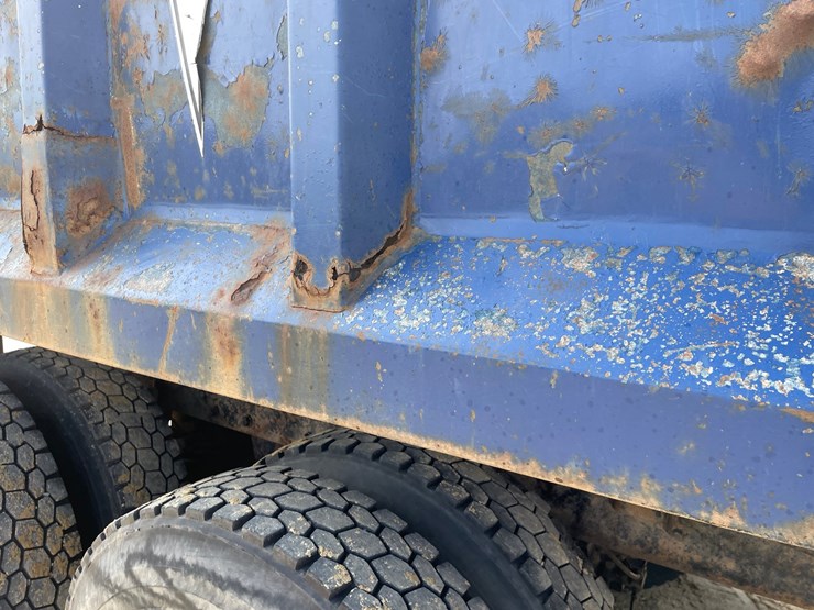 #401-•-1991-mack-rb688s-dump-truck-(has-mn-title)-image-23