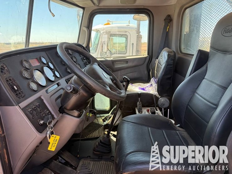 2013-peterbilt-367-image-2