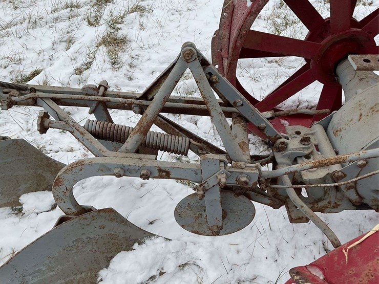 fordson-with-mounted-plow-image-27