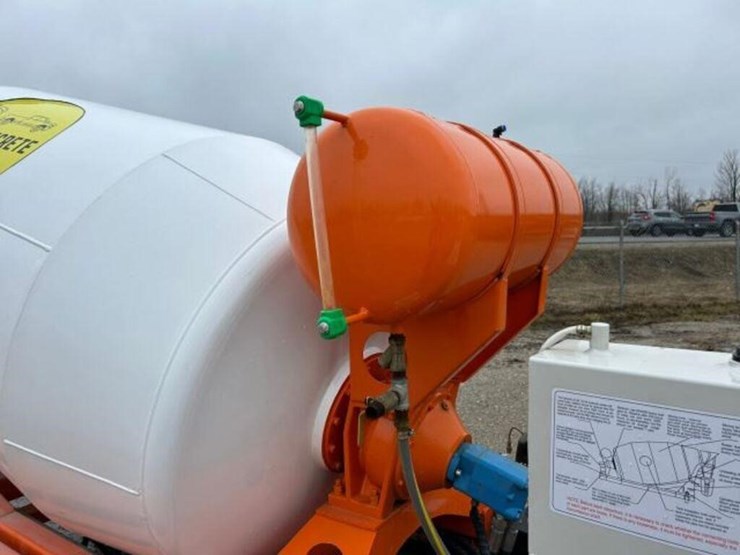 2025-tow-behind-2-cubic-meter-tri/a-concrete-mixer-image-28