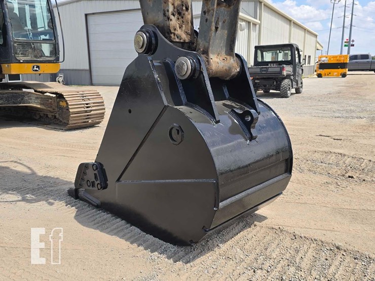 2018-deere-250g-lc-image-12