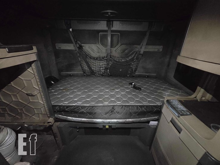 2016-freightliner-cascadia-125-image-17