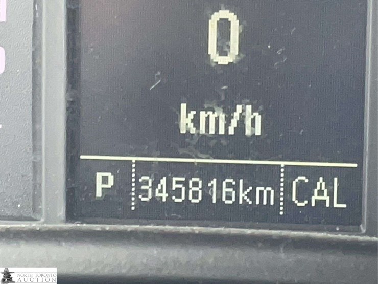 2017-chevrolet-tahoe-image-15