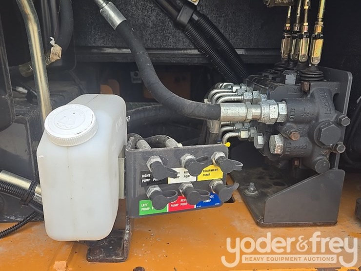 2016-case-750m-image-69