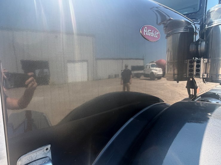 2009-peterbilt-367-image-38