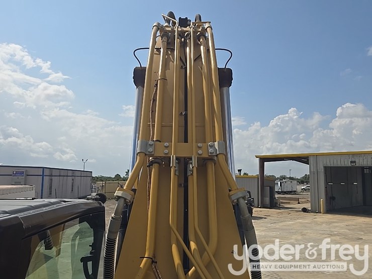 2019-caterpillar-336-image-78