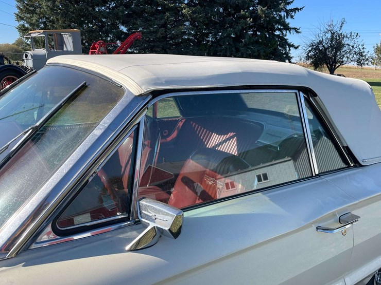 1965-ford-thunderbird-image-45