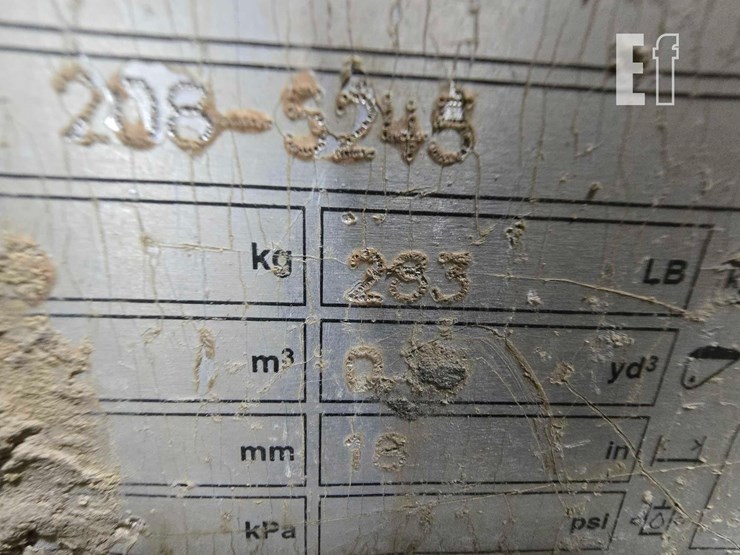 2021-caterpillar-416-image-15