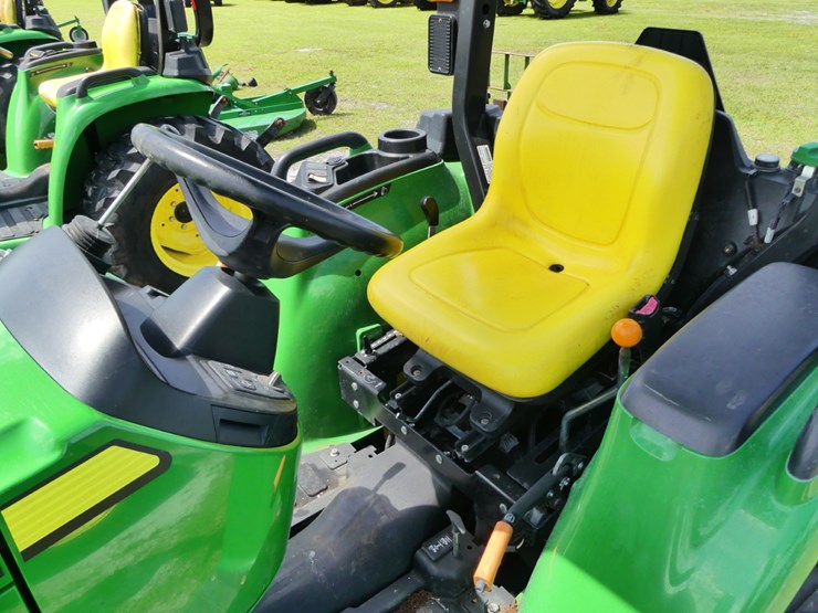 2024-john-deere-3025e-image-12