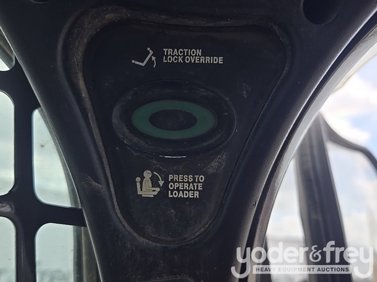 2021-bobcat-t740-image-105