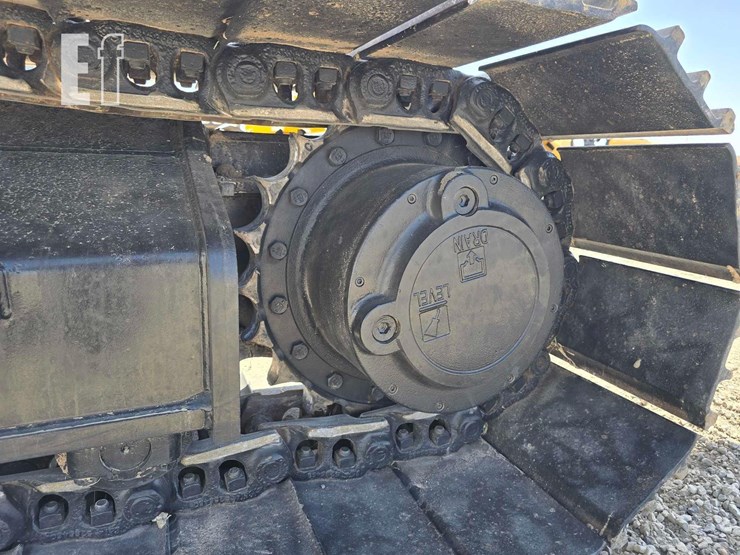 2020-caterpillar-326-image-36