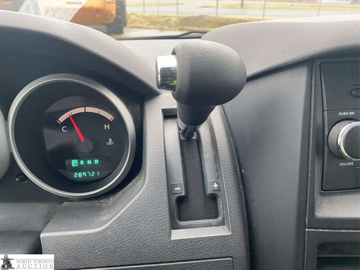 2010-dodge-grand-caravan-se-image-23