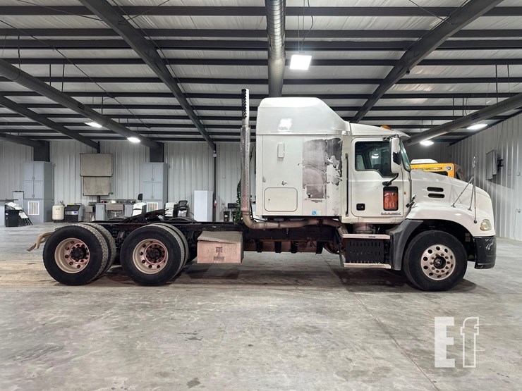 2010-mack-pinnacle-cxu613-image-6