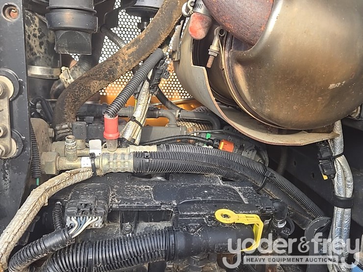 2016-case-750m-image-41