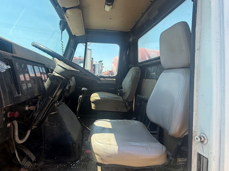 1990-international-4900-image-28