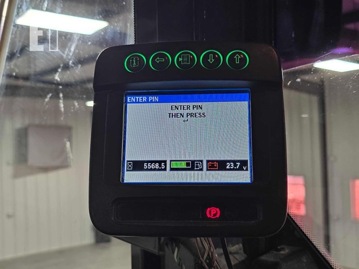 2017-deere-644k-image-21