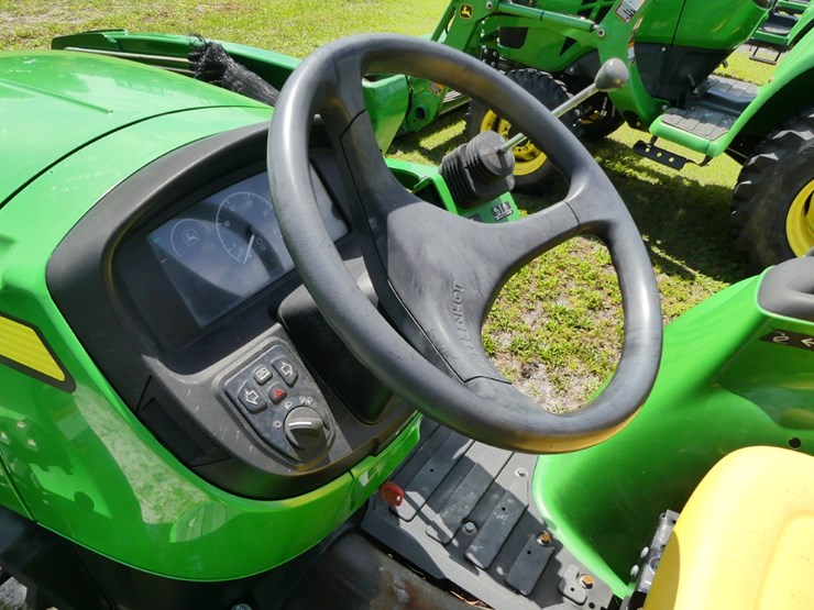 2021-john-deere-3025e-image-12