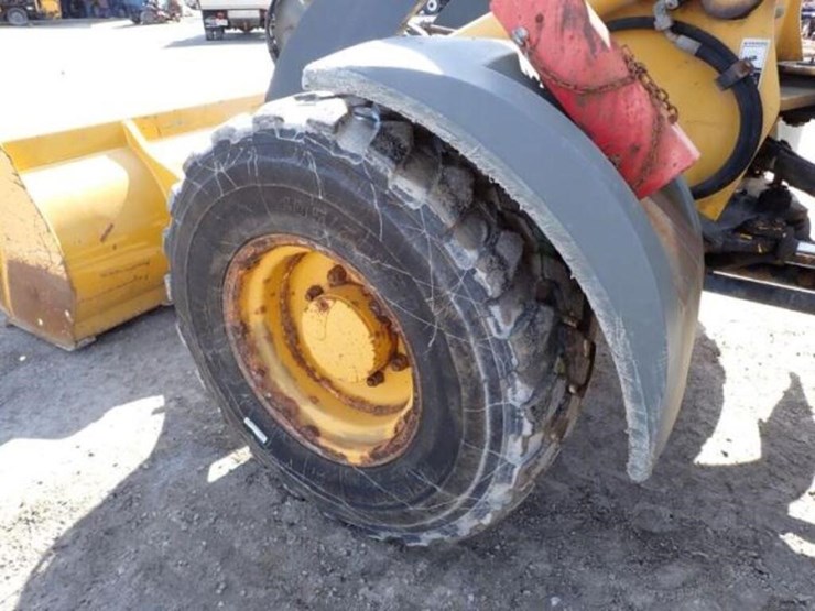 2011-deere-304j-image-35