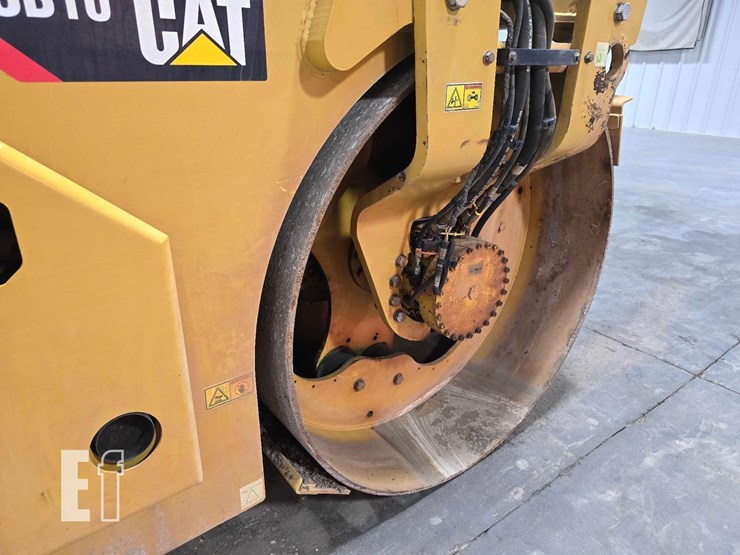 2017-caterpillar-cb10-image-10