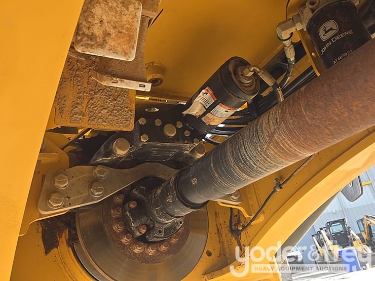 2022-deere-260e-image-55